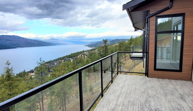 3 Month Kelowna Okanagan Lakeview Three Bedroom Townhouse for Weekly Rental