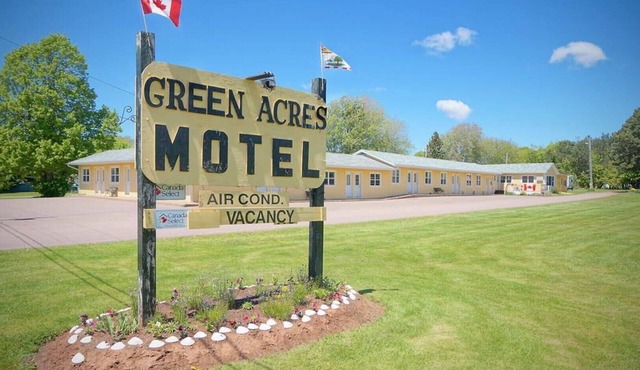 (3) Private Queen Suite at Green Acres Summerside in Summerside