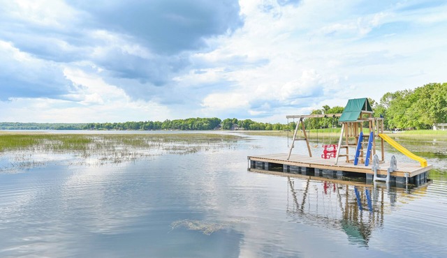 3 Waterfront Cottages with Large Dock - Sleeps 16