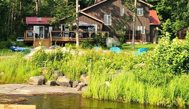 30% OFF Luxury Dom Chalet Waterfront on Stoco Lake