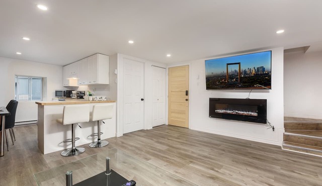 #303 Downtown 3 Bedroom Loft in free indoor parking