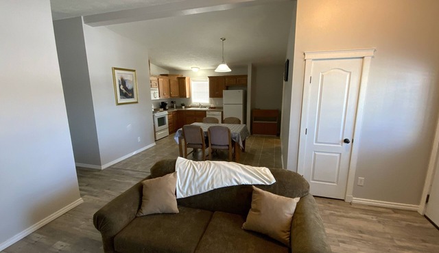 31 Cherry Lane - LARGE HOME - COZY SPACES - LOTS OF OPTIONS