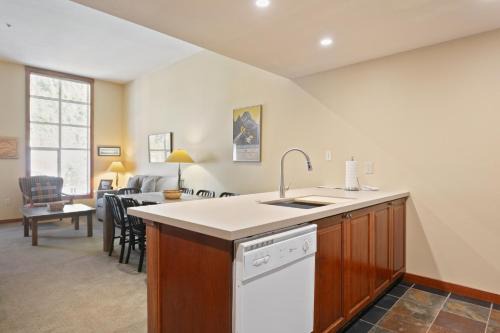 3506 - One Bedroom Den Standard Powderhorn Lodge condo in Solitude