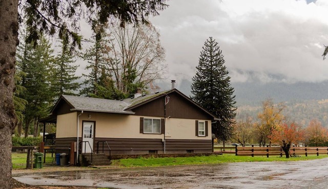 3bed, Chilliwack Farm house with stunning mountain views