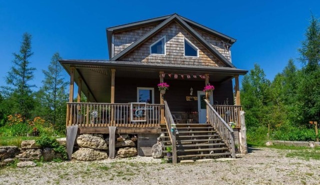 3BR/2BTH Lake Huron Cottage Retreat Hideaway - Sunny Meadow in Bruce Peninsula