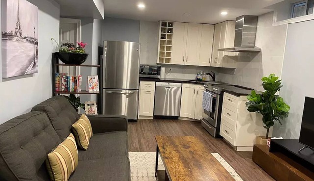 4-bdrm, king & bunkbed, park behind, trails nearbyn