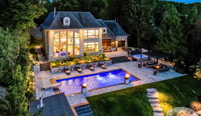 4 bed 5 bath Executive Home on Lake Simcoe with inground Pool!