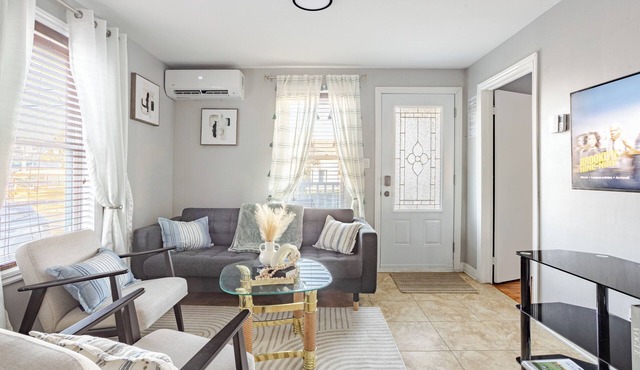 4-bedroom family home-Garden, Spa, BBQ, 3 free parking spaces!