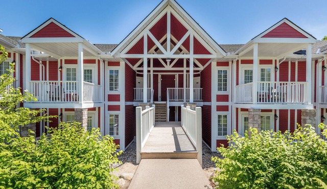 4-Bed Country Club Haven with Pool, BBQs, and More