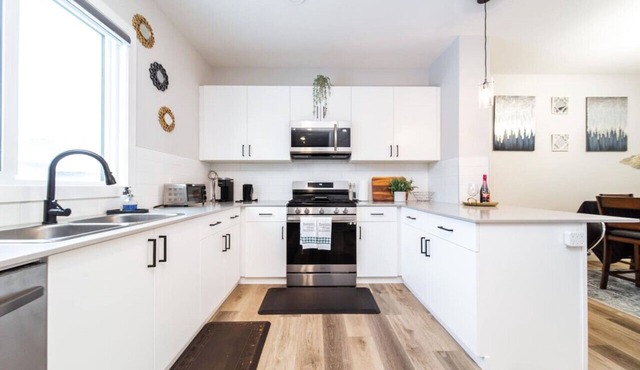 4 BEDRM Luxury 15 minsYEG/WEM