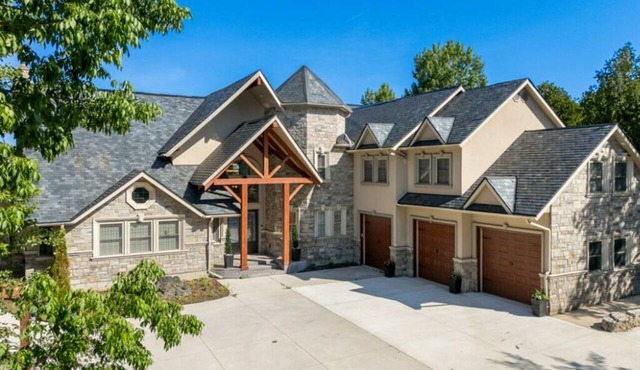 4 Bedroom Estate Home on 300' Cliff: Panoramic views of Georgian Bay