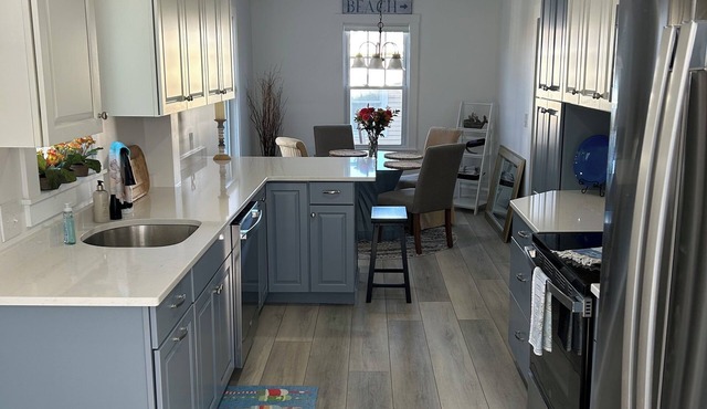 4-bedroom house in charming York w/some ocean views & easy walk to beaches.