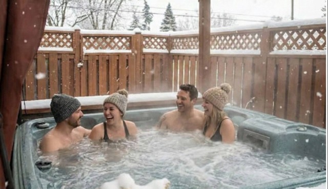 4 Bedroom Waterfront Oasis Getaway with Hot Tub