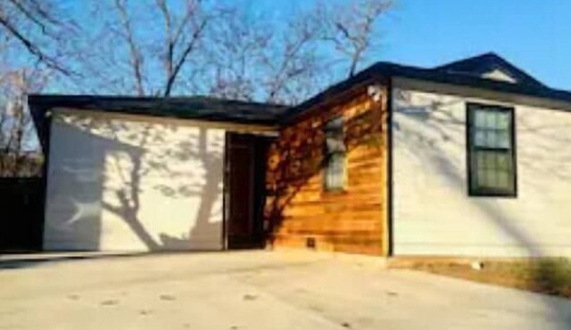 4 BR/2 BA walking distance to AT&T, Ranger Stadium, Texas Live, Six Flags in Arlington