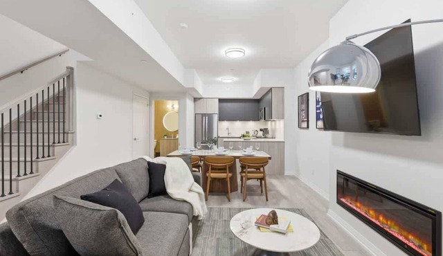 4BR DTWN Aparthotel | Sleeps 10 - Steps to TIFF
