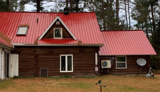 5 Bdr Log Home on 44 AC with trails on lakefront