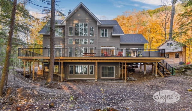 5 bed, 4 bath cottage on Kawagama Lake