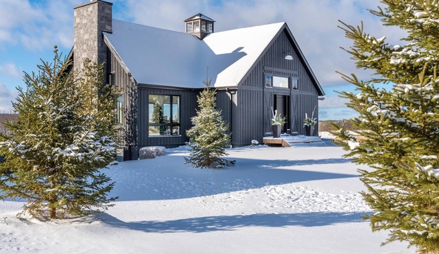 5 bedroom, 3 bath, New build!, Beaver Valley! Niagara Escarpment View!