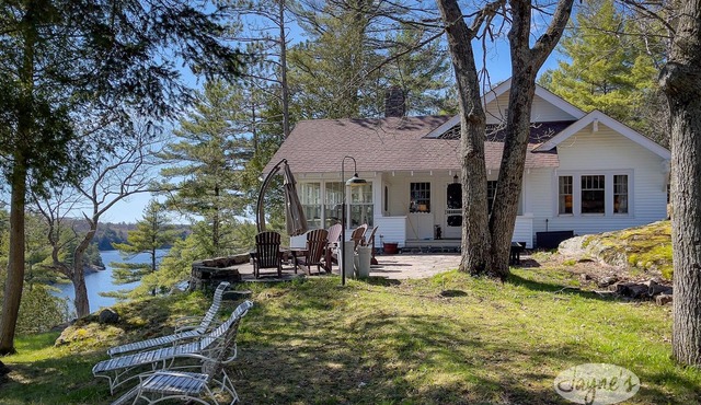 5 bedroom, 4 bath, Lake Joseph, Sunsets! Amazing views! Privacy! Old Muskoka! in Mactier