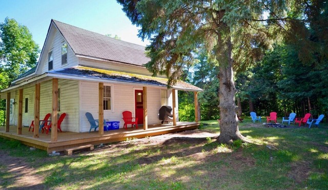 5 Bedroom Farmhouse on Baptiste Lake in Hasting Highlands