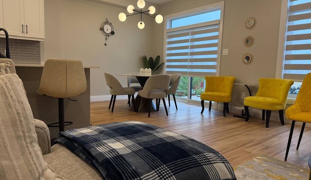 5 Bedrooms deluxe, Hyde Park Mall and Western University area Sleep up to 10