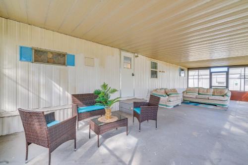 5 Mi to Golf: Charming Hernando Home w/Deck in Hernando