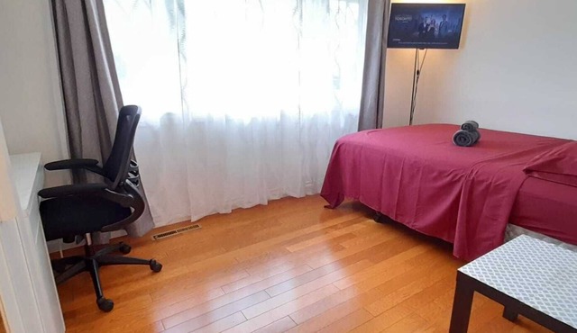 5 Min Walk to Algonquin College - Private Rooms For Female Students in Ottawa