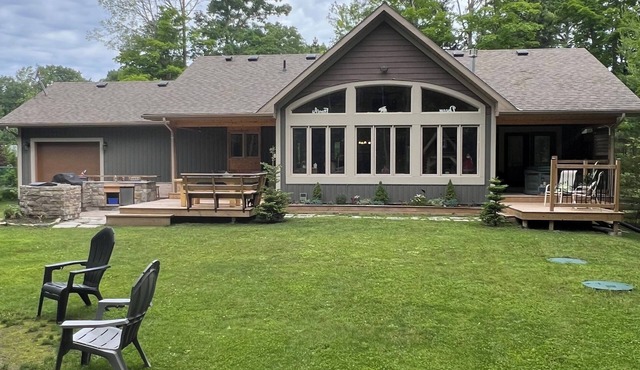 5 min walk to the beaches of Georgian Bay Family fun cottage, 2026- 063