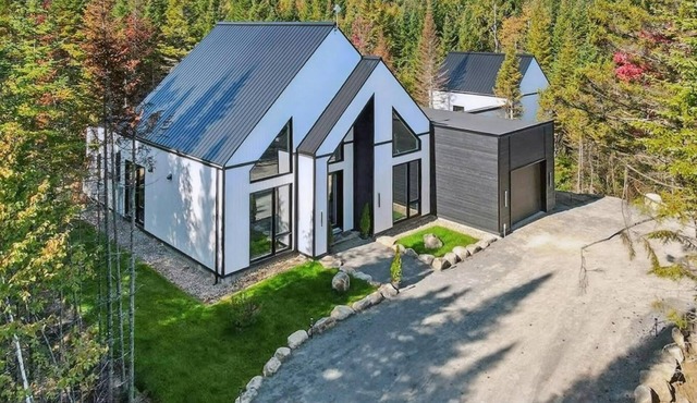 5BR/5BA Forest Chalet | Hot Tub, Sauna | 4 Ensuite Baths | Sleeps 12
