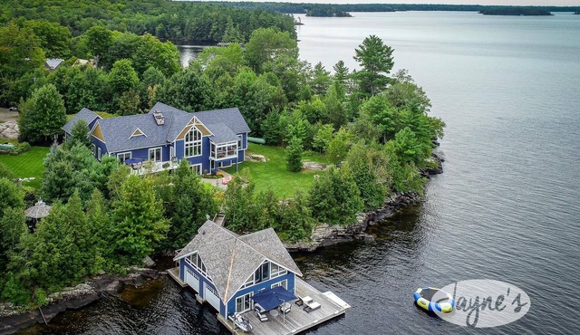 6 bdrm, 6 bath Luxury with 230' of frontage on Lake Muskoka! Min to Bracebridge!