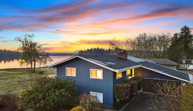 6B4B Oceanfront with Mt. Rainier Views @Bremerton in Bremerton