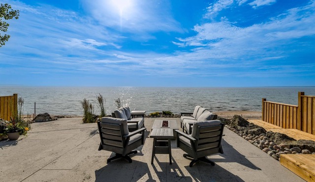 6bed 5bath brand new beach house in Tiny! West Exposure! Sunsets! Hot tub!