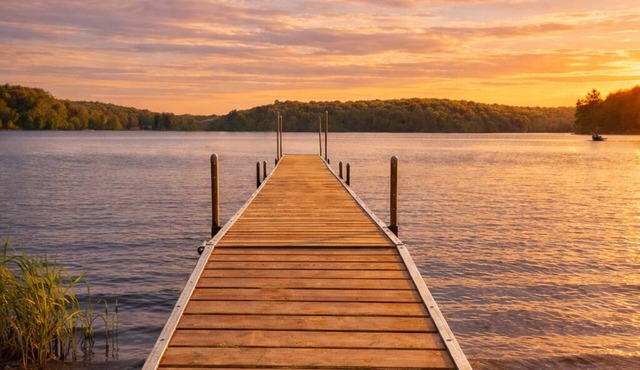 6BR Lakefront Muskoka Sunset Retreat w/Hot Tub, Dock & Firepit