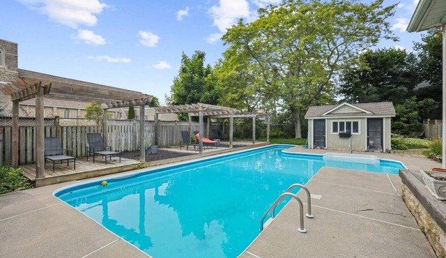 6BR | Pool, BBQ & Firepit | Mins to Beach and Downtown
