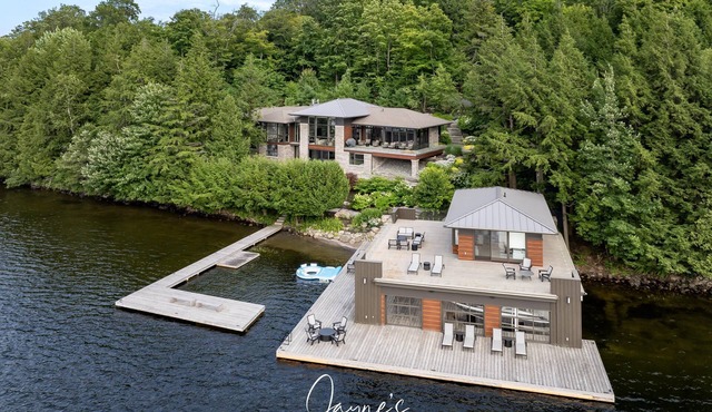 7 bed 5 bath luxury cottage in prime location on Lake Rosseau