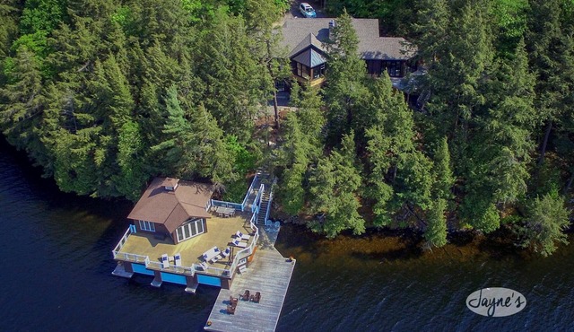 7 bedroom, 5 bath, Sauna, Luxury New Build! Private! Lake Rosseau!