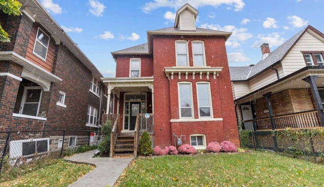 7BR house 19 ppl DT Windsor Free Parking