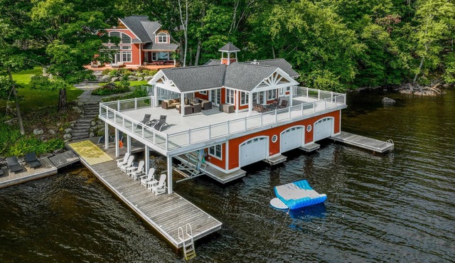 8 bed 5 bath cottage on Lake Muskoka, 9 acres!