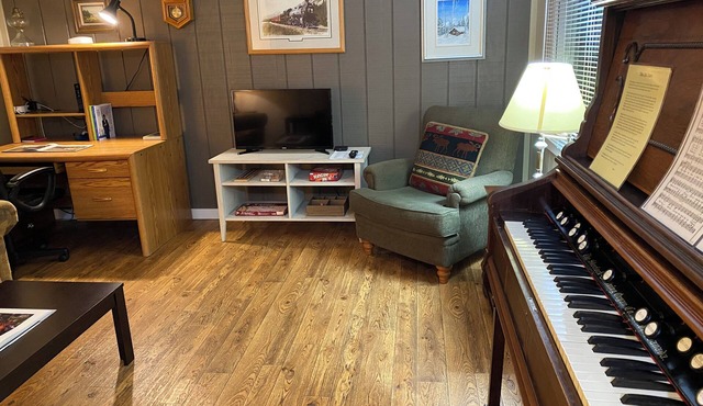 900 sq. ft. mobile home close to Golden, B.C., close to national parks, ski hill