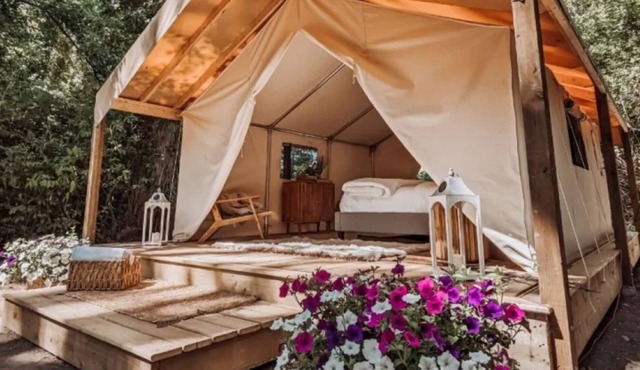 A cozy Retreat 3 mins from the BC Ferries