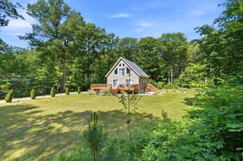 A Frame cottage 1 min from Beach BBQ and Firepit