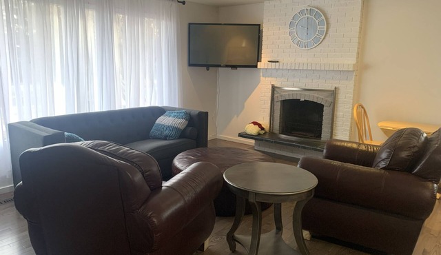 A Peaceful Retreat close to a lake, walking paths, golf, shopping and hospital.