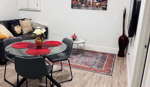 Adorable 2 Bd Suite