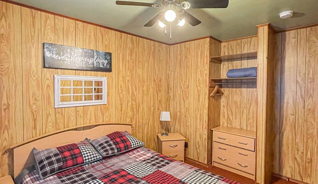 Ahmic Lake Resort's 2-Bedroom Cottage (Elk Cottage)