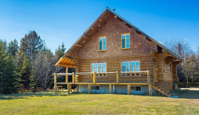 All wood-dressed chalet!