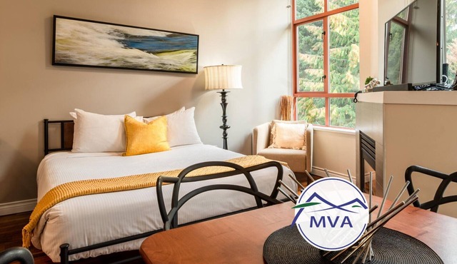 Alpenglow Lodge Large Studio by MVA