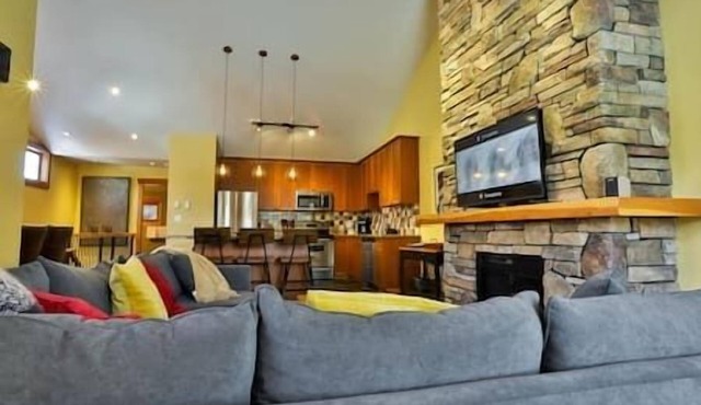 Alpine Chalet/Hot Tub/Garage