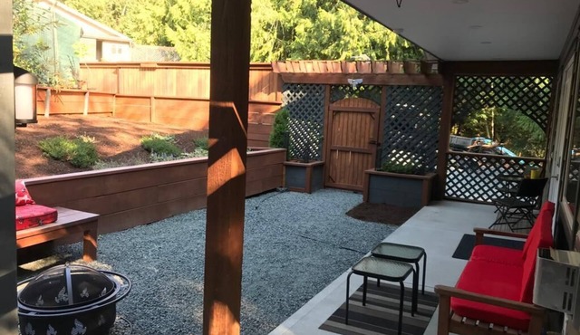 Alpine cottage nestled in a tranquil green sanctuary - 5 minutes from the beach.
