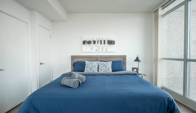 Amazing 1BR Condo - Stunning View - Parking!