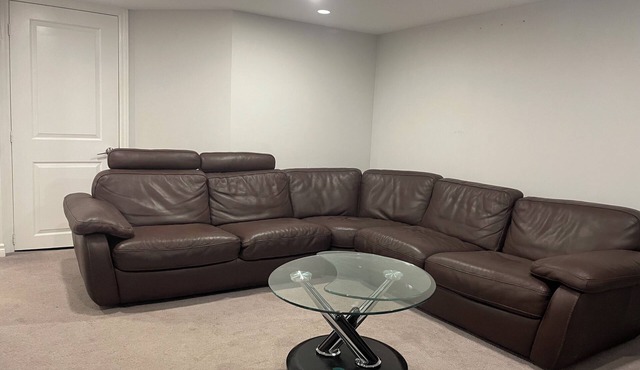 Amazing 2 Bedroom Basement In Richmondhill